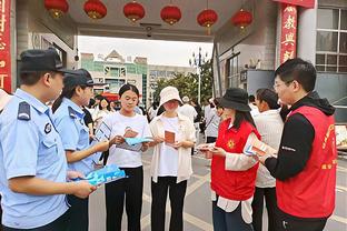 Crescent trao đổi áo đấu với cựu viện trợ Trường Giang Vũ Hán Anderson Lopez: Ông ấy là vua của Nhật Bản.